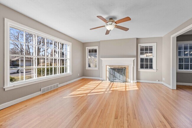 Foto del edificio - 123 Oak Knolls Ave E