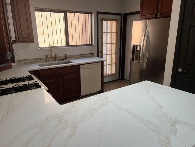 Building Photo - UNSER/LADERA 2 Bedroom  2 Bath  2 car gara...