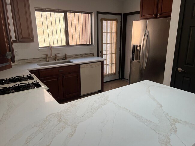 Foto del edificio - UNSER/LADERA 2 Bedroom  2 Bath  2 car gara...