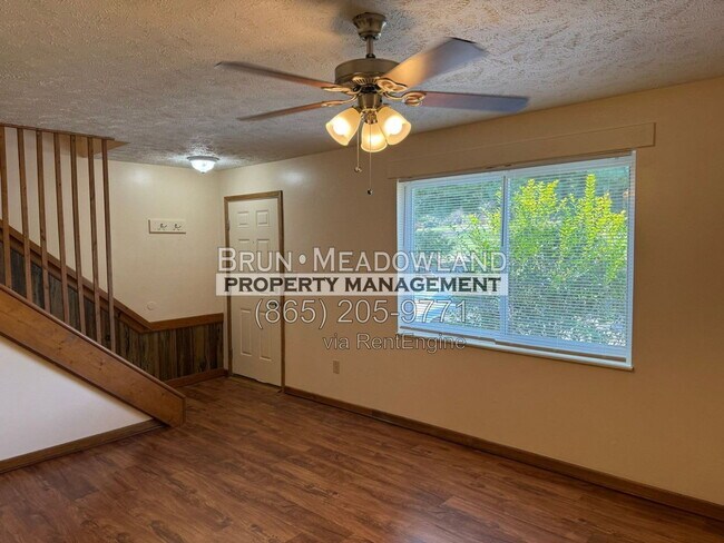 Building Photo - 1825 Meadowland Ln
