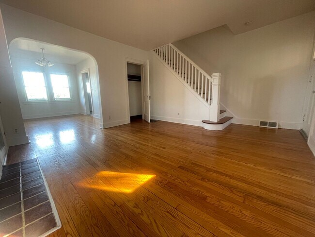 Foto del edificio - Available July 1, 2024; Lease ends June 28...