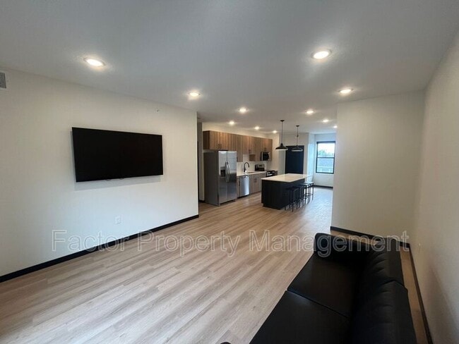 Foto del edificio - 1300 Warren St