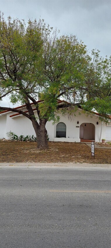 Primary Photo - 2409 N Main St