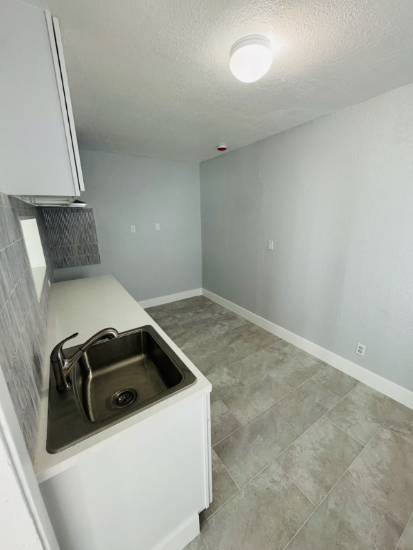 Building Photo - 1341 W 90th Pl