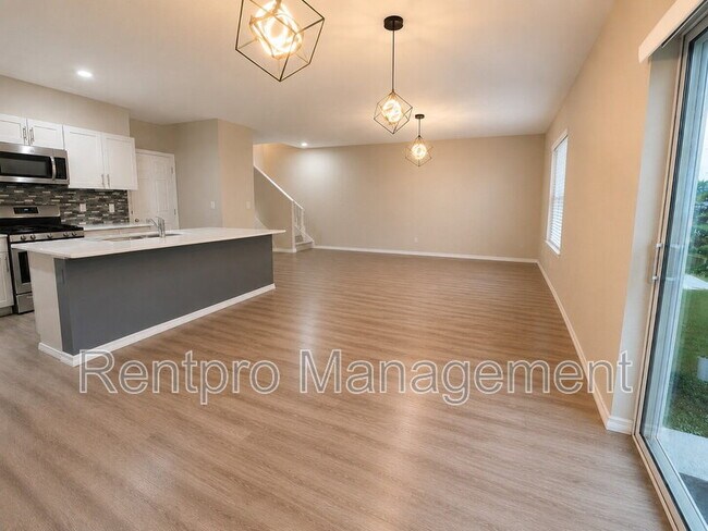 Building Photo - 13029 Oak Hill Way