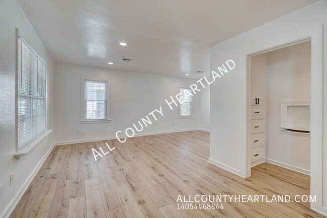 Building Photo - 208 W Kittyhawk Dr