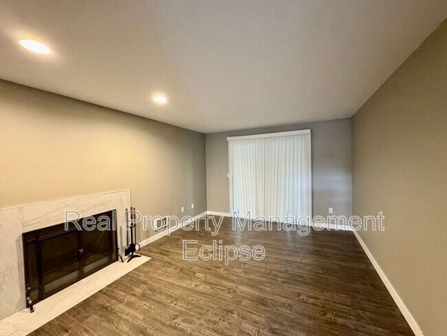 Foto del edificio - 921 130th St SW