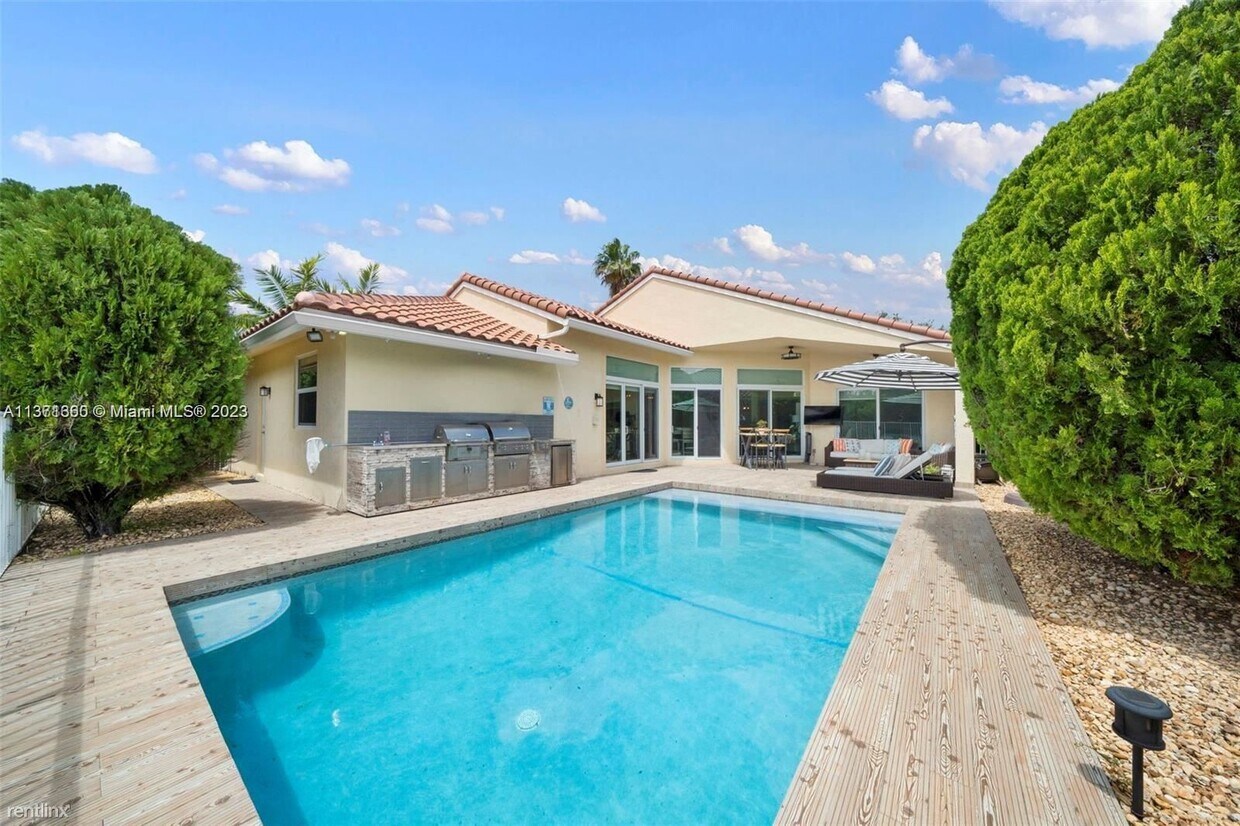Primary Photo - 5 br, 3 bath House - 3059 Lakewood Dr