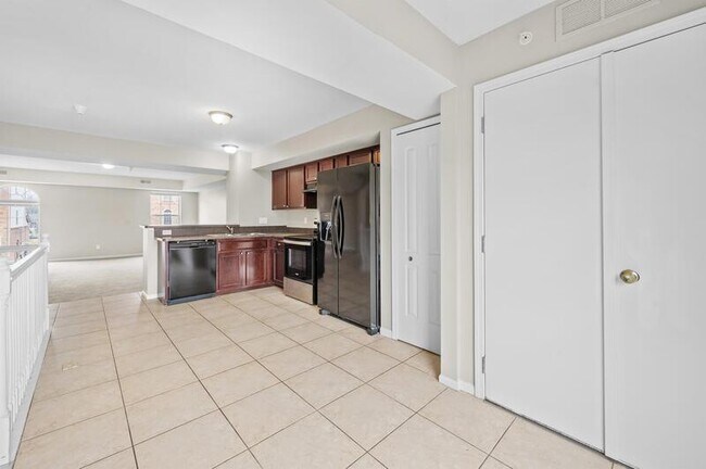 Foto del edificio - 14168 Lakeside Blvd.