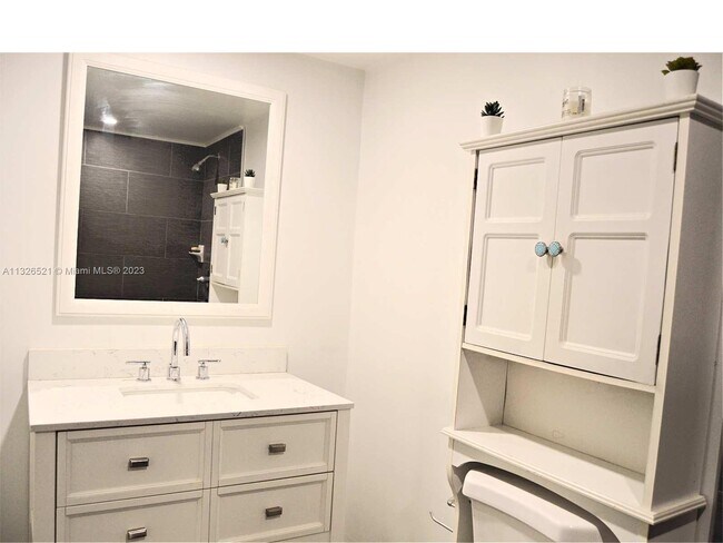 Foto del edificio - 9380 W Flagler St