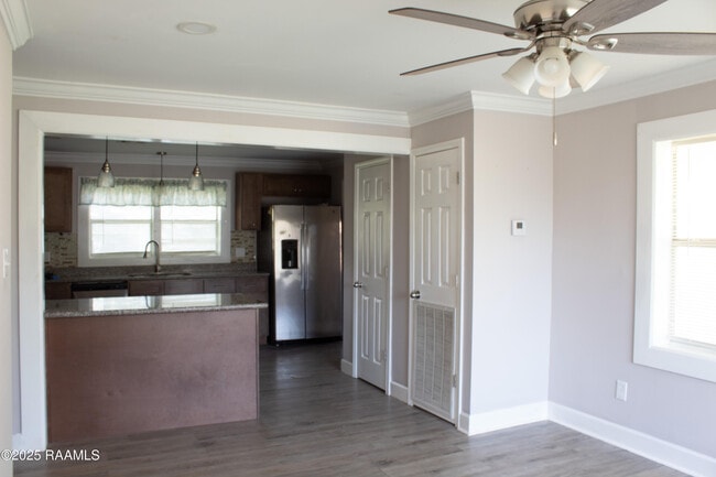 Building Photo - 514 Perry Ln