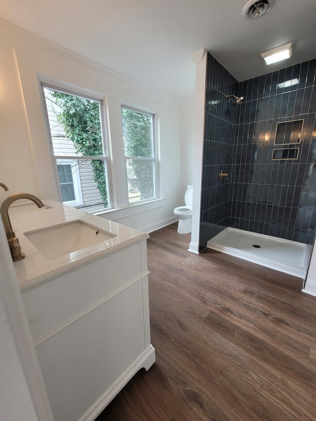 Photo - 347 Gower St House