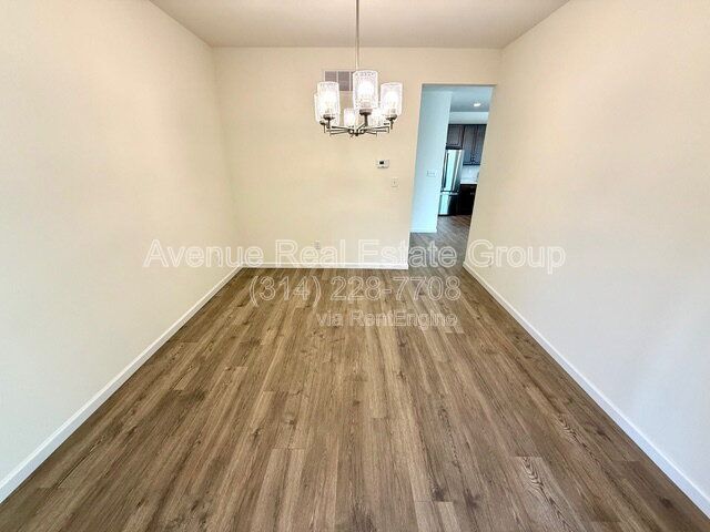 Building Photo - 713 Crested Pt Dr