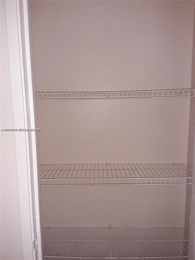 Foto del edificio - 8446 Coral Lake Way