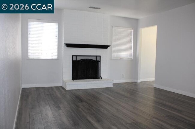 Building Photo - 130 Aster Ct