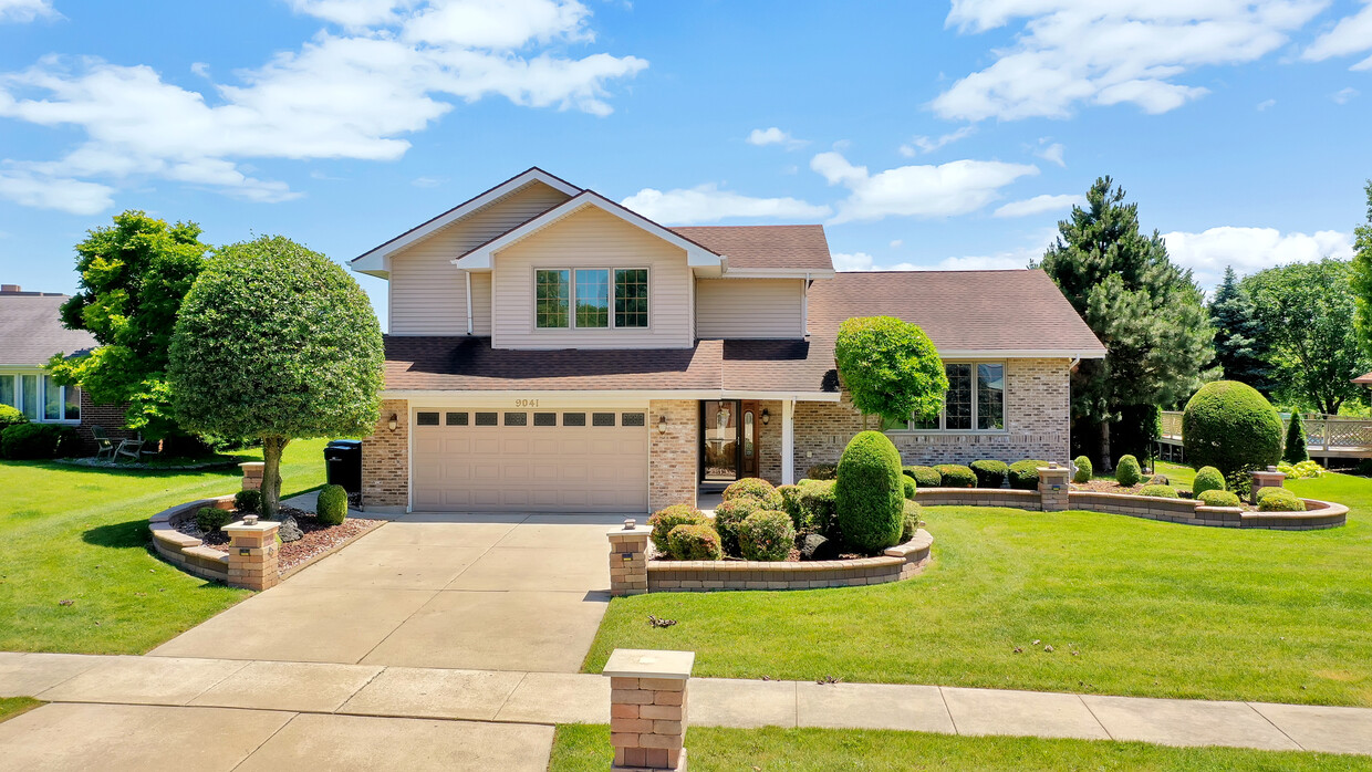 Primary Photo - 9041 Sunrise Ln