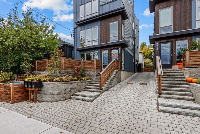 Foto del edificio - Stunning Ultra-Modern Central District Tow...