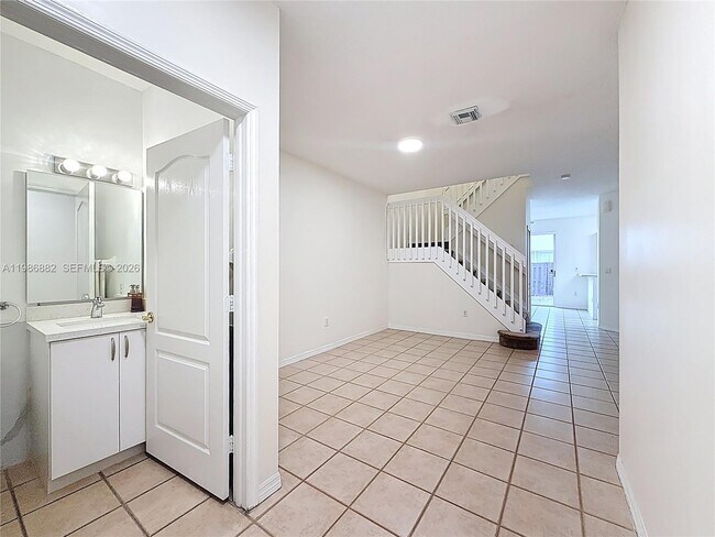 Foto del edificio - 4330 NW 114th Pl