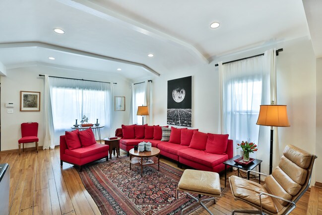 Living Room - 744 N Martel Ave