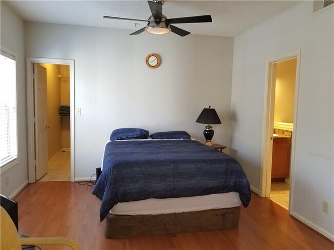 Foto del edificio - 1250 Parkwood Cir SE