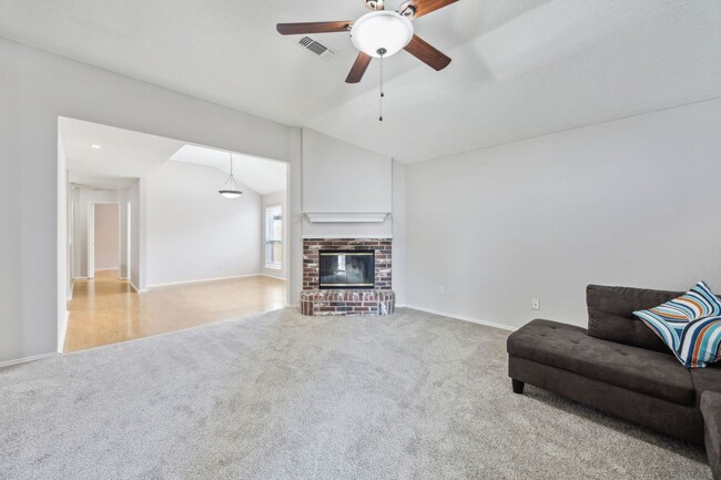Building Photo - Welcome Home to Winding Creek !