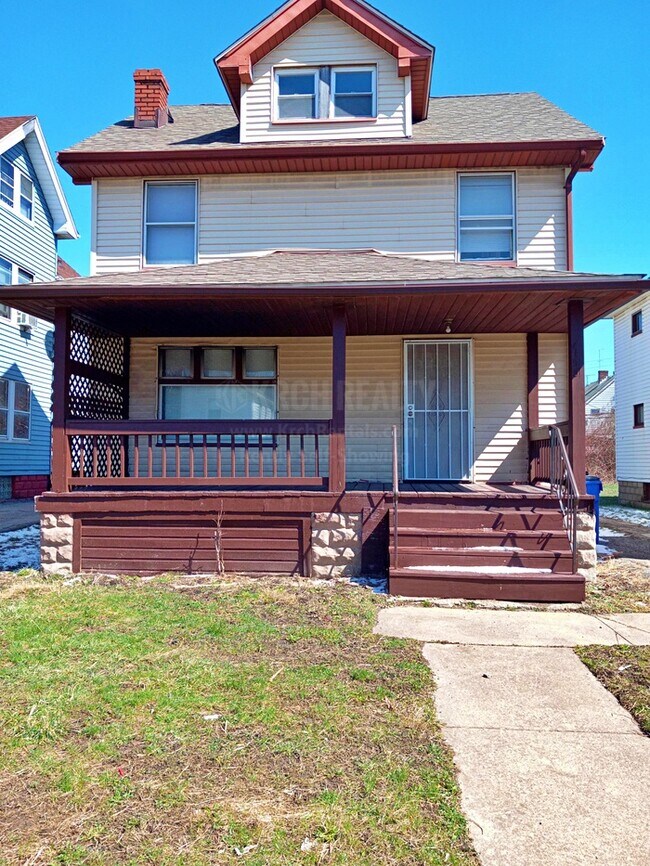 Building Photo - Spacious 3 bedroom, 1 bathroom home!