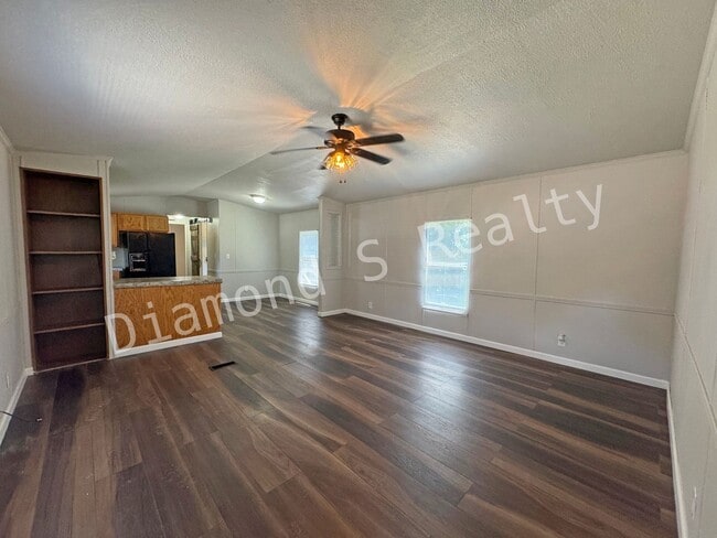 Building Photo - Nice & Clean Mobile Home for Lease!