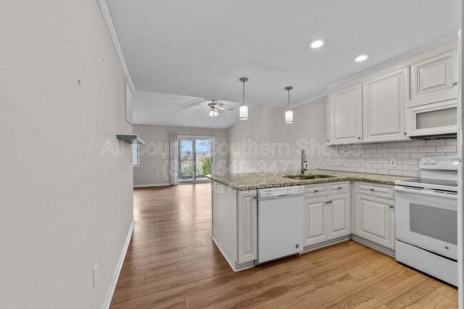 Building Photo - 305 Resort Dr