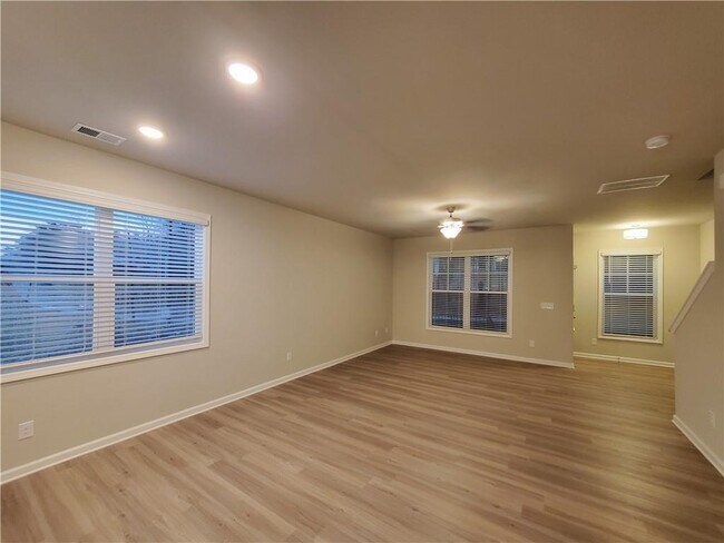 Building Photo - 596 Elliston Pl
