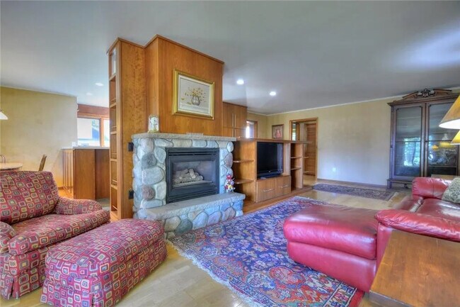 Sala de estar compartida - 415 12th Ave E