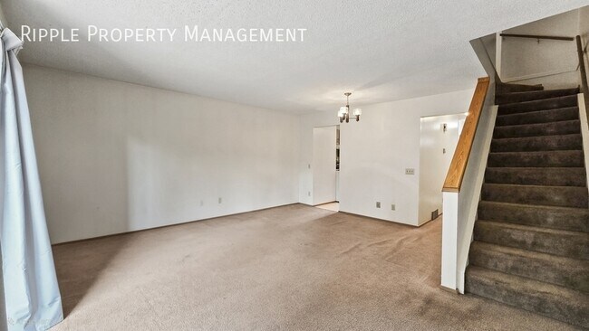 Photo du bâtiment - Fantastic 3 Beds, 1.5 Baths TownHouse | 2 ...