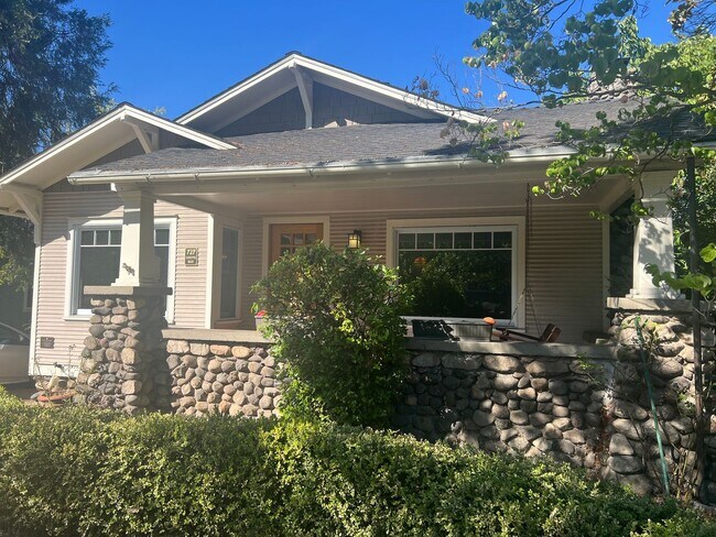 Foto del edificio - Coming Soon!  Craftsman home near Downtown...