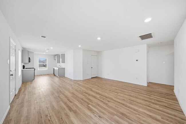 Foto del edificio - 26726 Wilderye Cv Ln