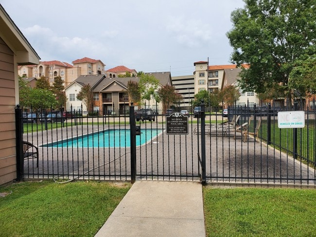Building Photo - 710 E Boyd Dr