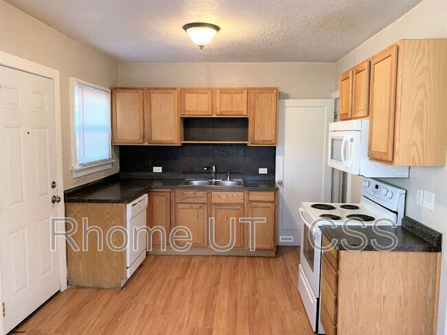 Foto del edificio - 2902 Fowler Ave