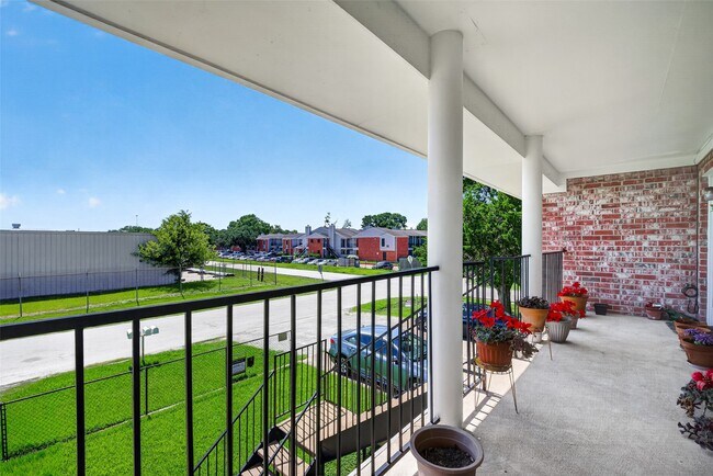 Building Photo - 9641 Hollock St