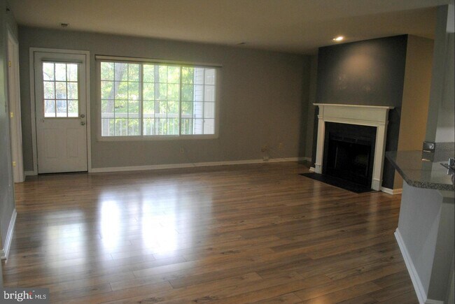Building Photo - 9 Tintern Ct