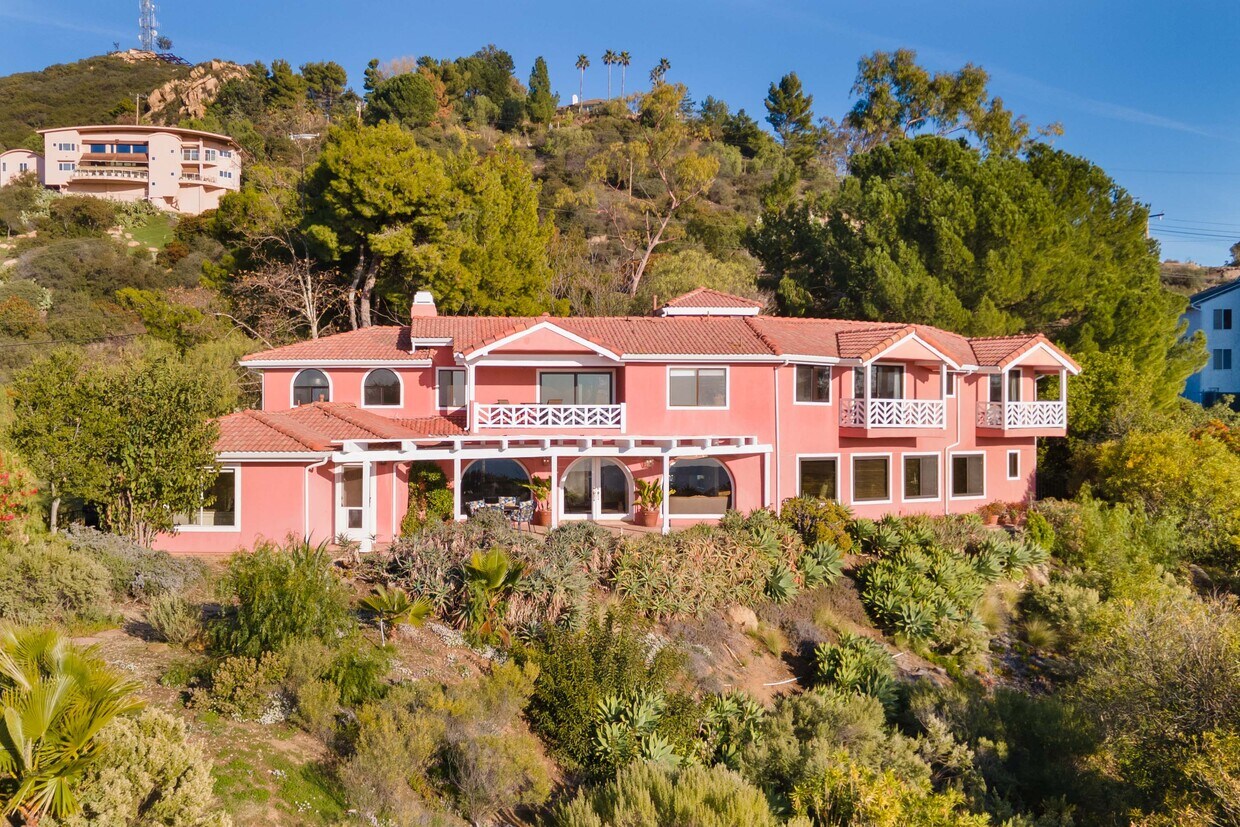 135 Loma Metisse Rd, Malibu, CA 90265 House Rental in Malibu, CA