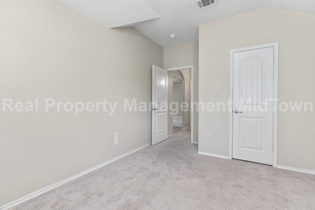 Foto del edificio - Charming Newer Home Master-planned communi...
