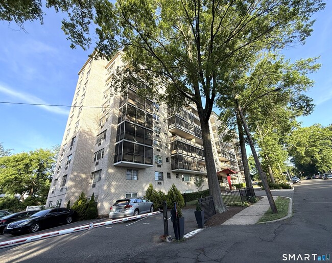 Building Photo - 80 Cartright St