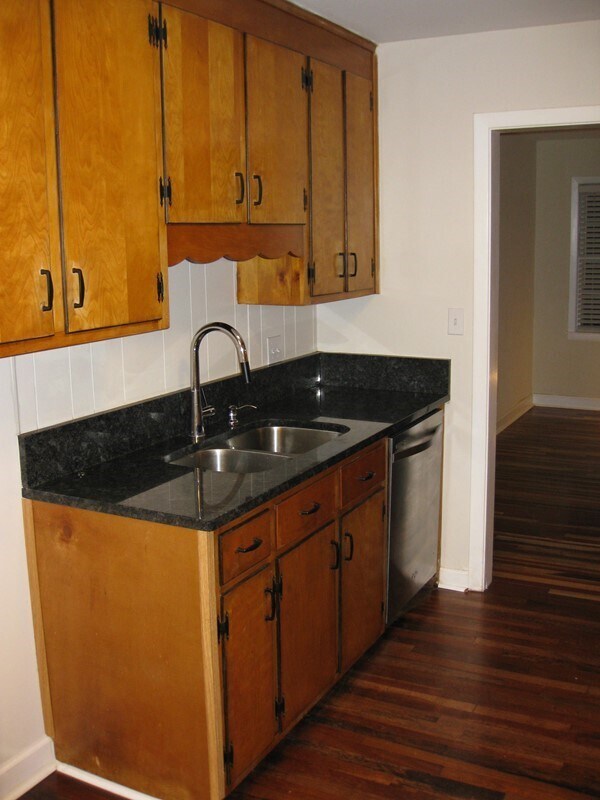 Primary Photo - 1 BDr Condo for Rent