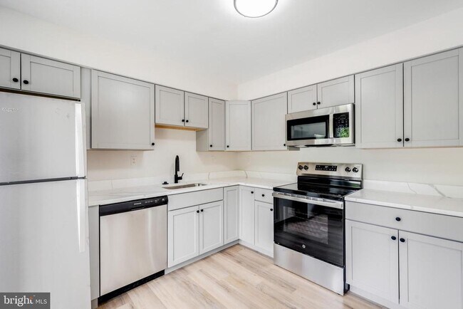 Foto del edificio - 5605 Independence Cir