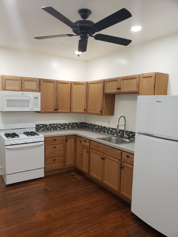 Foto principal - 329 W School House Ln
