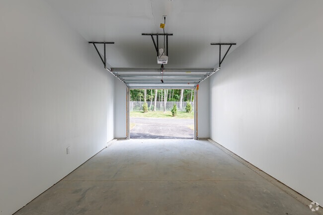 3BR, 2BA - Garage - Rocky Neck Village