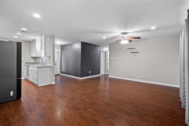 Foto del edificio - 810 Longbeach Dr