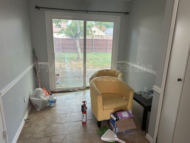 Foto del edificio - 417 Sandy Knoll Dr