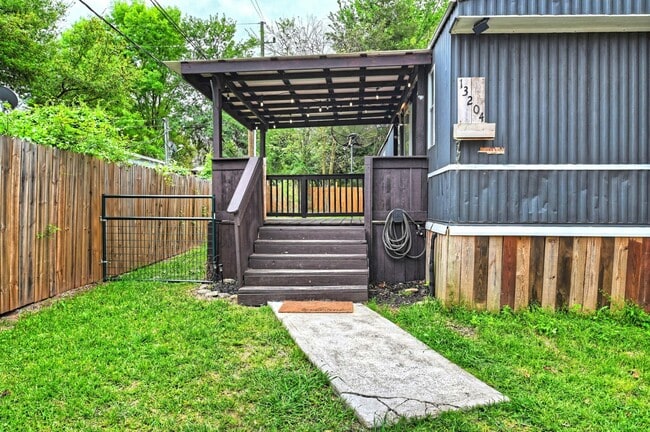 Building Photo - 13204 Enchanted Vista