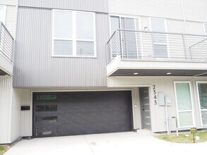 Building Photo - 2349 N Carroll Ave