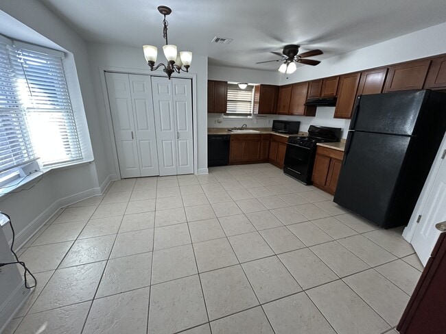 Foto del edificio - 3231 Bradbury St