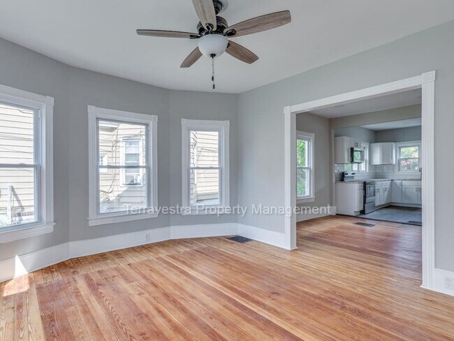 Foto del edificio - 116 W Main St